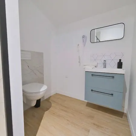 Montreal - 5 Bedrooms - Air Conditioning *