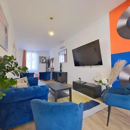 Montreal - 5 Bedrooms - Air Conditioning Реймс