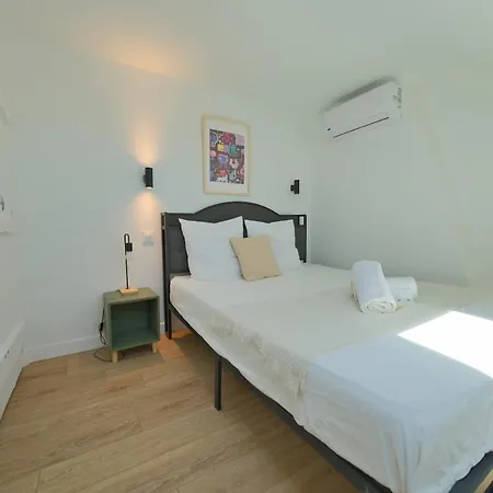 Montreal - 5 Bedrooms - Air Conditioning Реймс