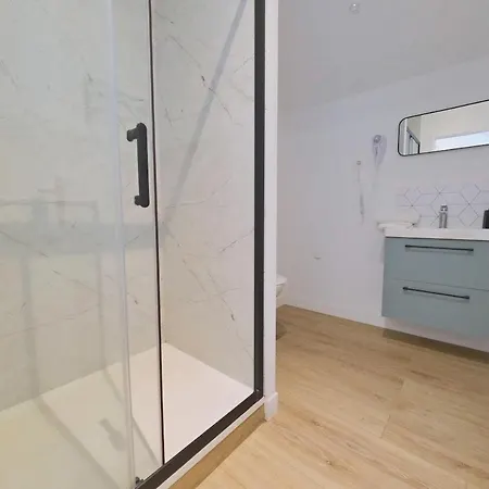 Апартаменты Montreal - 5 Bedrooms - Air Conditioning