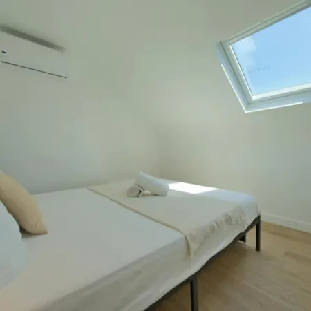 Montreal - 5 Bedrooms - Air Conditioning * Реймс