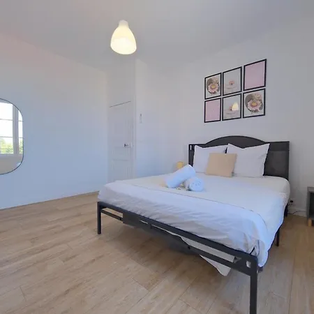 Montreal - 5 Bedrooms - Air Conditioning *