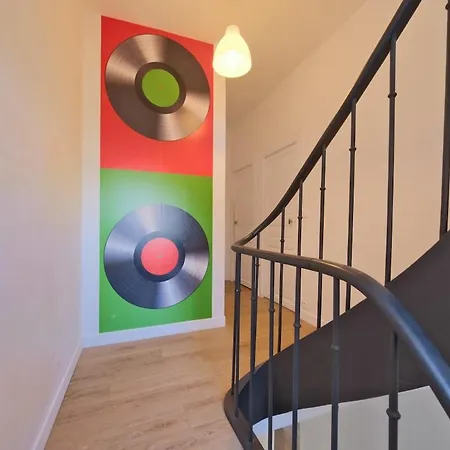 Montreal - 5 Bedrooms - Air Conditioning