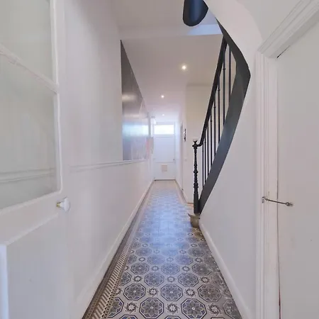 Montreal - 5 Bedrooms - Air Conditioning Реймс
