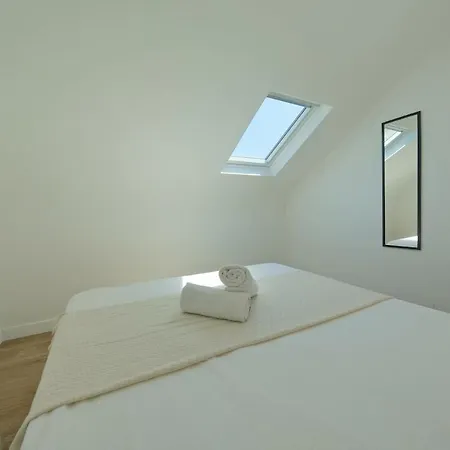 Montreal - 5 Bedrooms - Air Conditioning