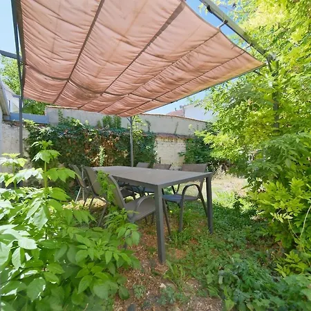 Montreal - 5 Bedrooms - Air Conditioning