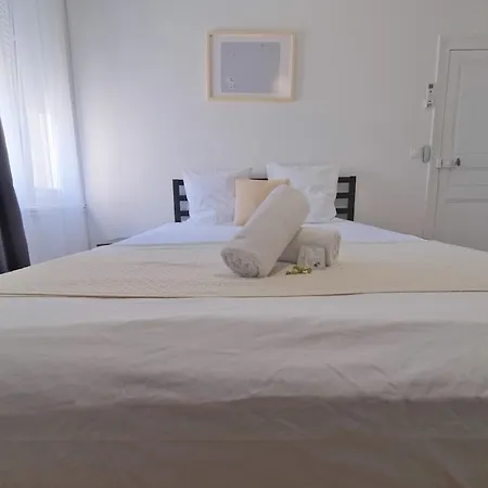 Montreal - 5 Bedrooms - Air Conditioning
