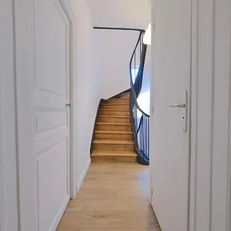 Montreal - 5 Bedrooms - Air Conditioning *