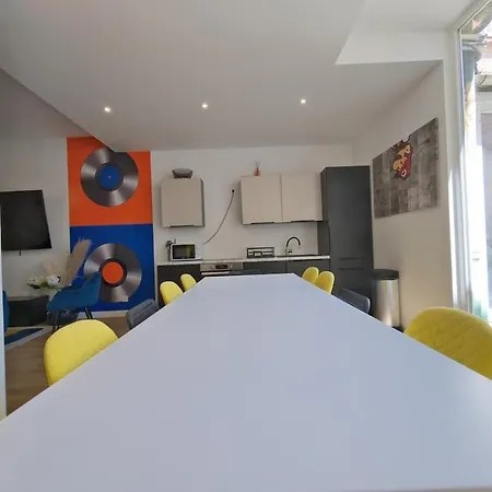 Montreal - 5 Bedrooms - Air Conditioning