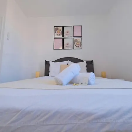 Апартаменты Montreal - 5 Bedrooms - Air Conditioning